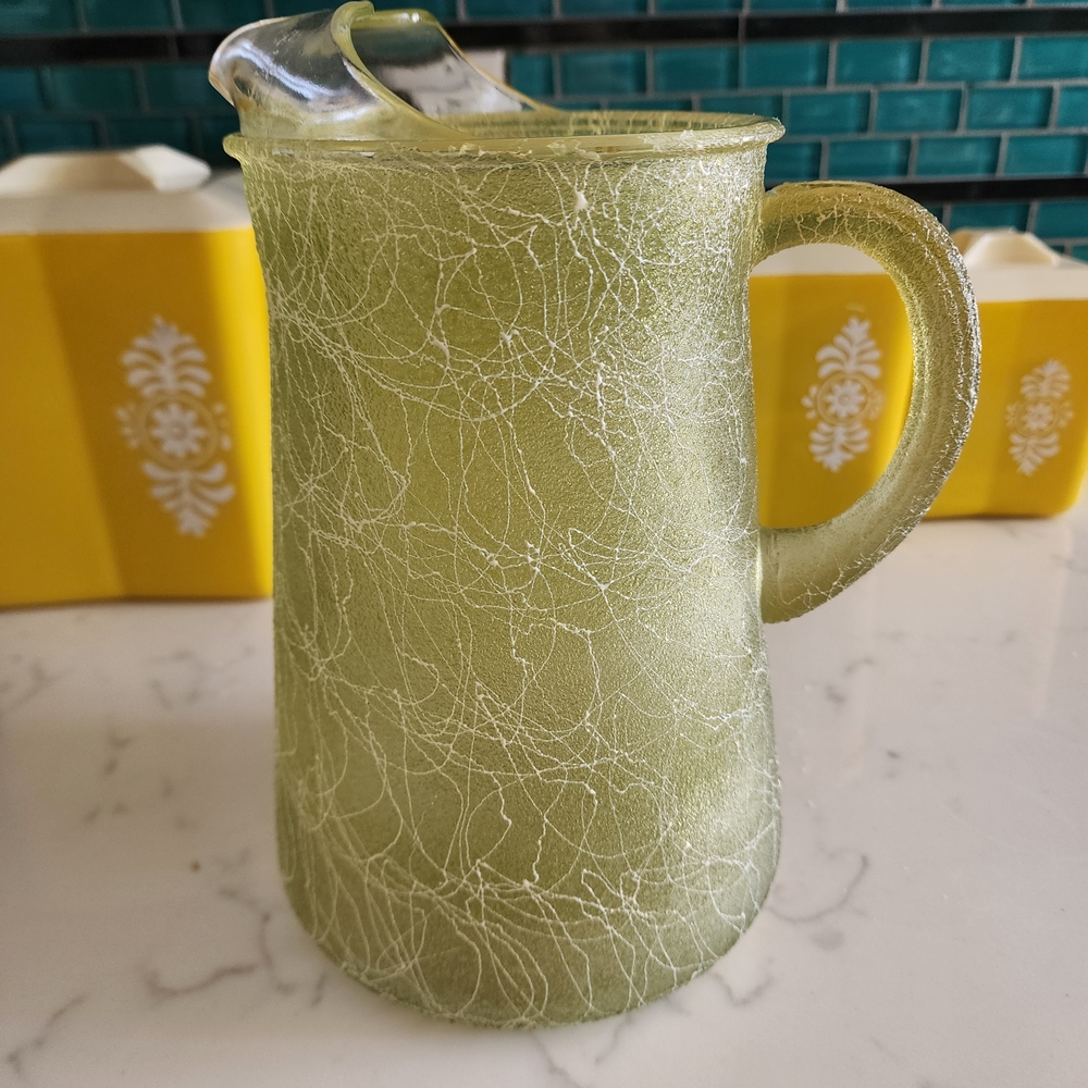 VTG MCM Colorr Craft Shat-R-Pruf Pitcher, spaghetti string/drizzle pttrn, green